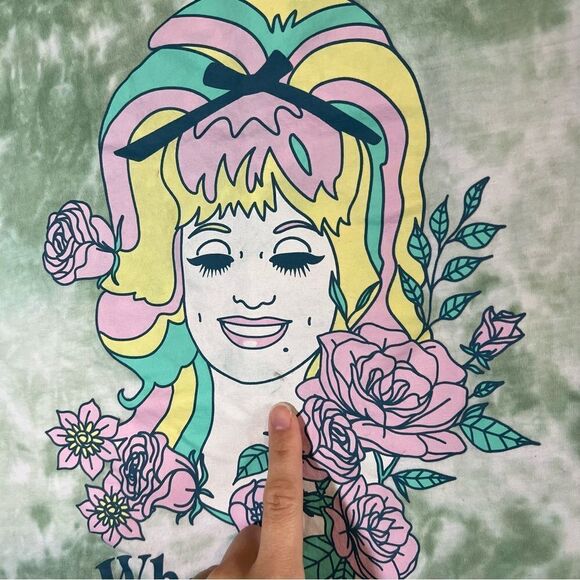 ✨ Dolly Parton Green Tie Dye What Would Dolly Do Shirt XS/S - Picture 4 of 10